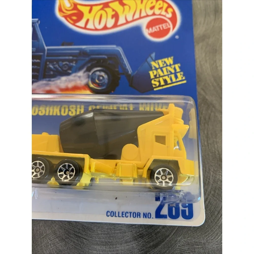 1992 Hot Wheels Oshkosh Cement Mixer #269 Yellow 1:64 MPN 12362 New Paint Style